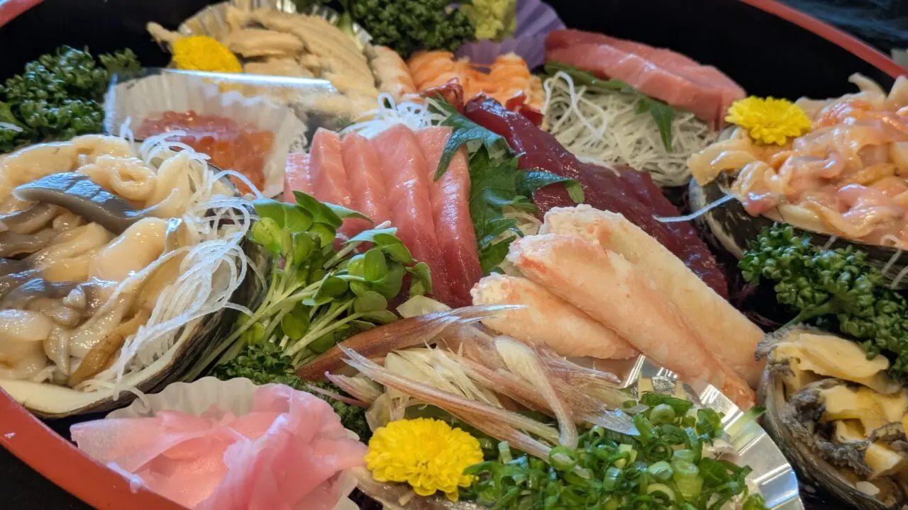 魚乙商店の刺身盛り合わせが絶品