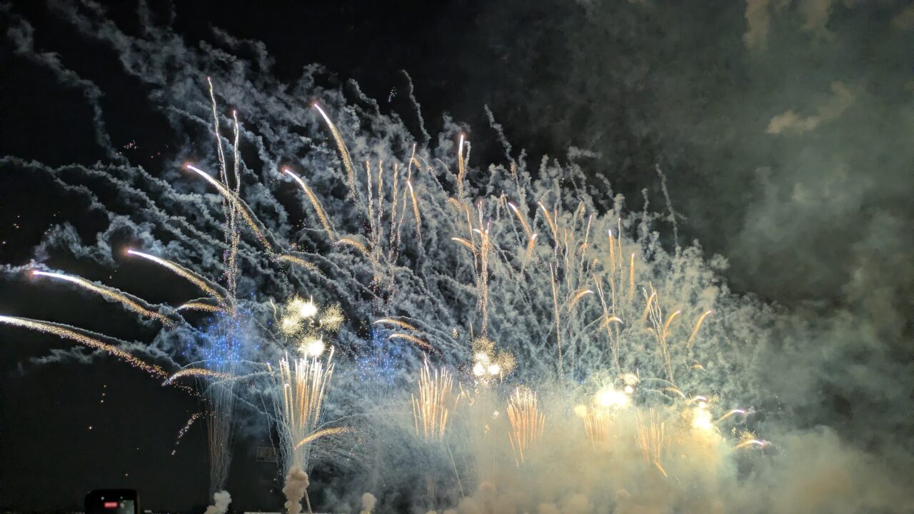 市川市民納涼花火大会のBLUE SPARK