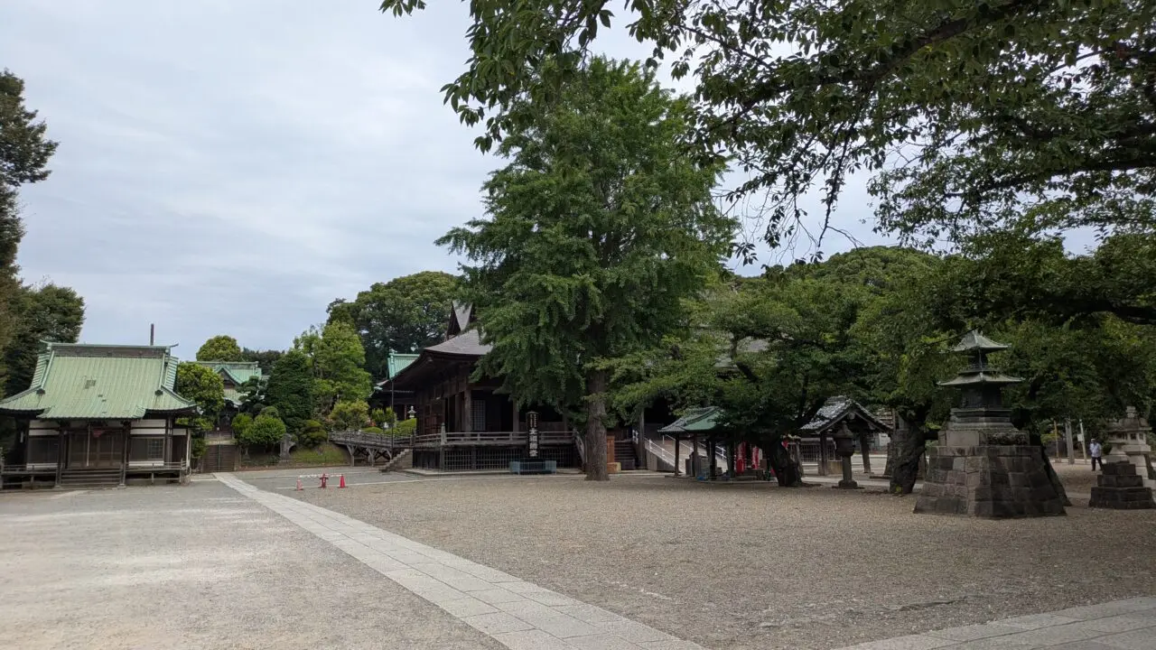 法華経寺境内