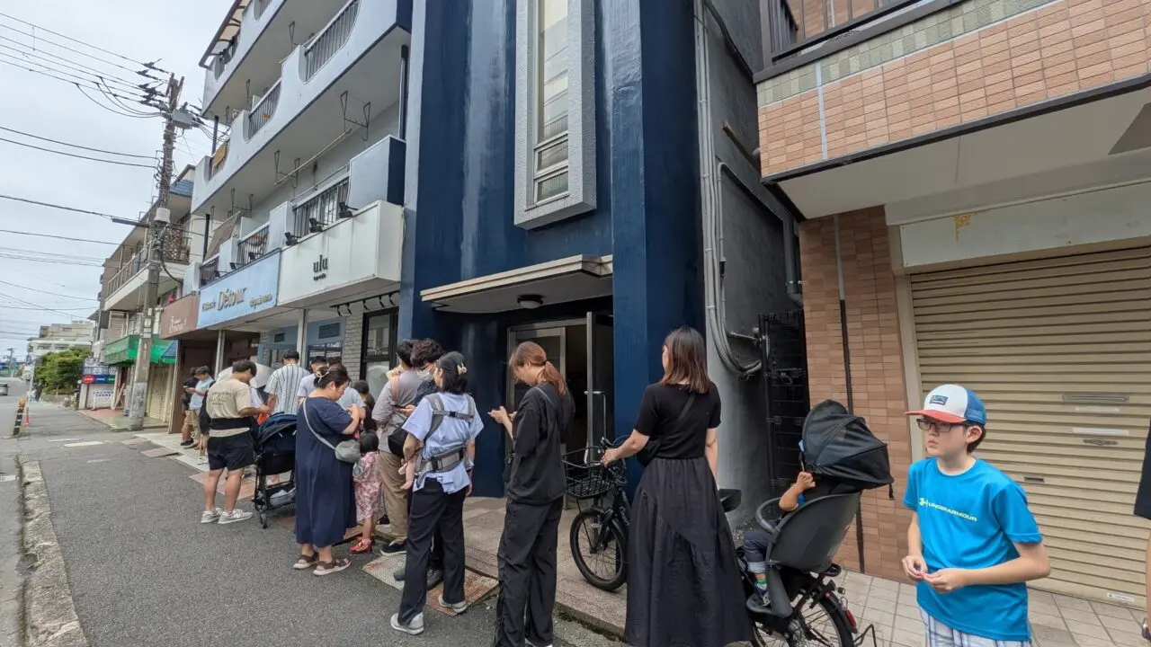 パティスリーでトゥールの夏祭りの行列