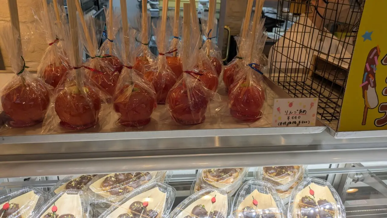 パティスリーでトゥールの夏祭りのリンゴ飴