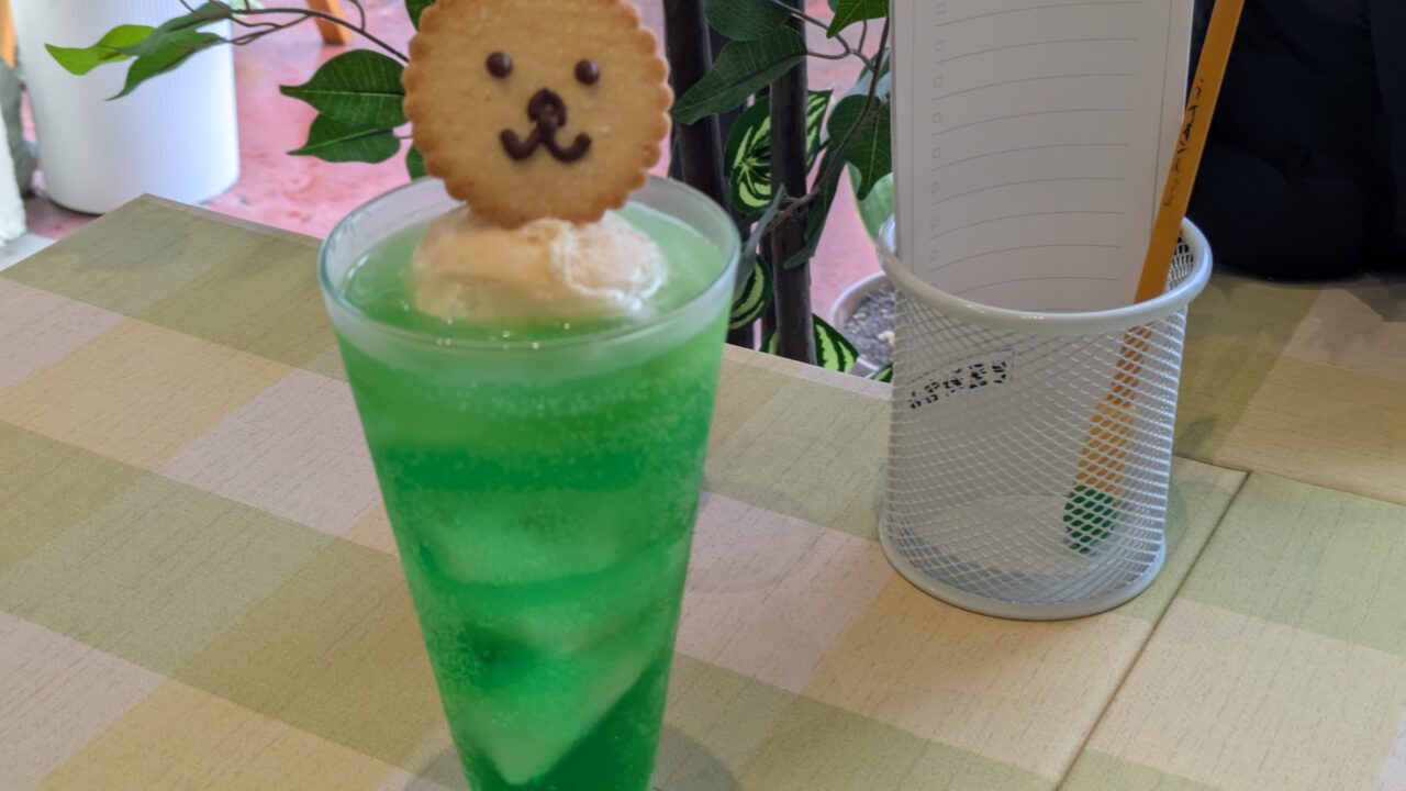 らいおんカフェのライオンクリームソーダ