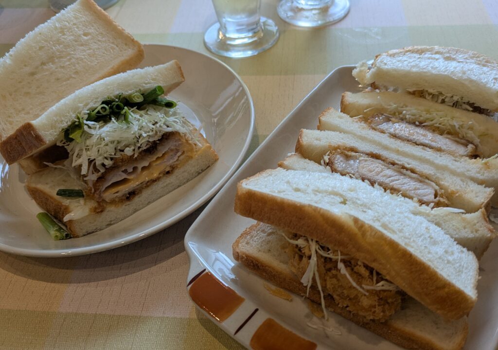 らいおんカフェのカツサンド