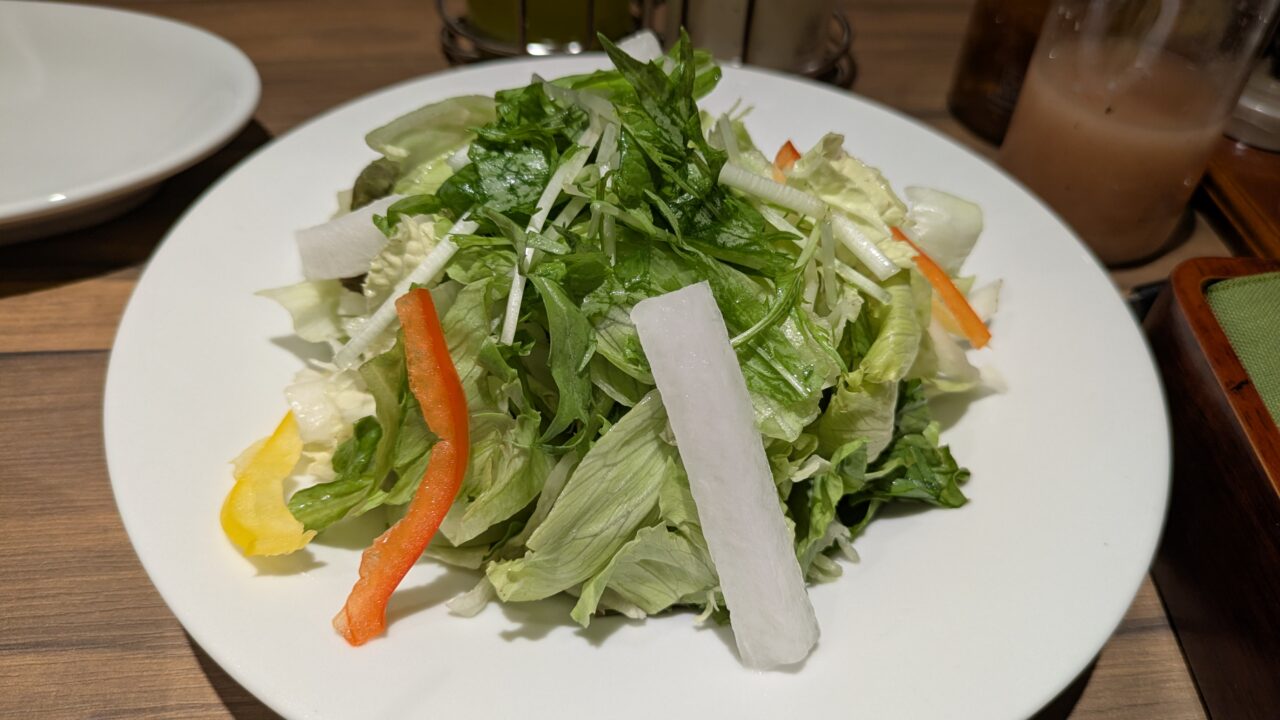 ペルティカ市川店のサラダ