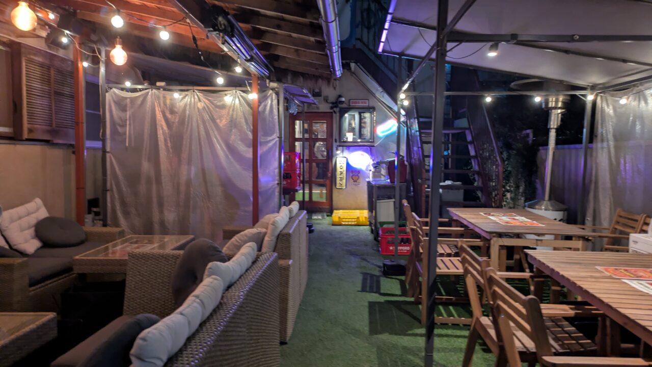 路地裏ダイナーODのテラス