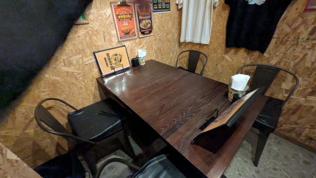 路地裏ダイナーODのテーブル席